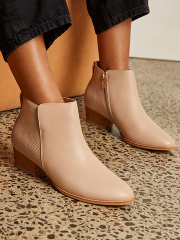 <p><em>Boots</em></p>