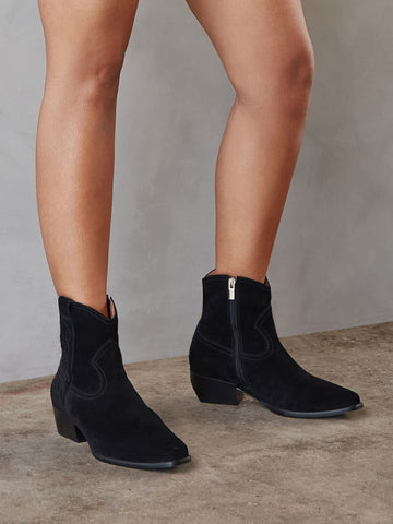 <p><em>Boots</em></p>