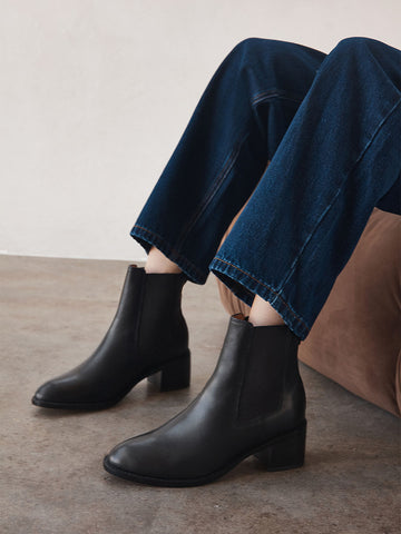 <p><em>Boots</em></p>