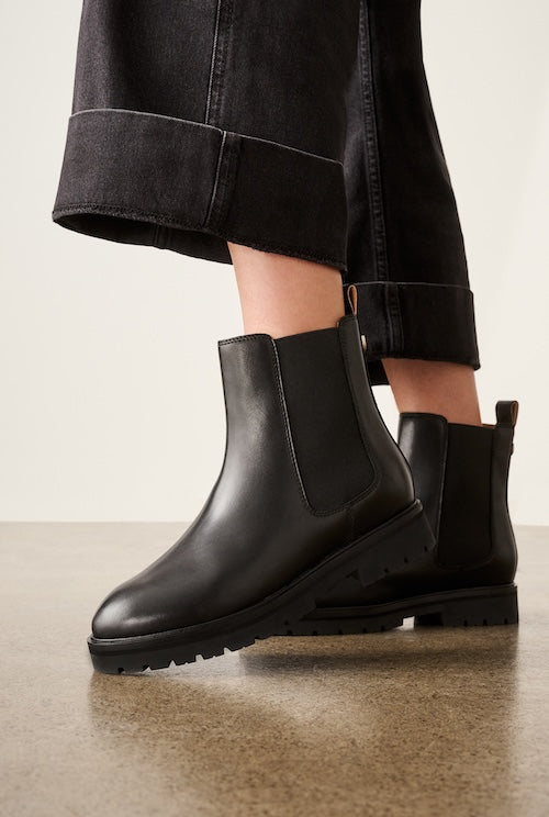 Women's Flat Boots