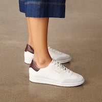 <p>Sneakers</p>