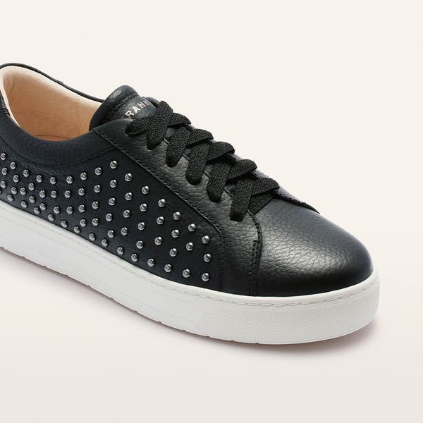 Mim V Black Stud