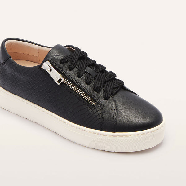 Billie II Black Emboss