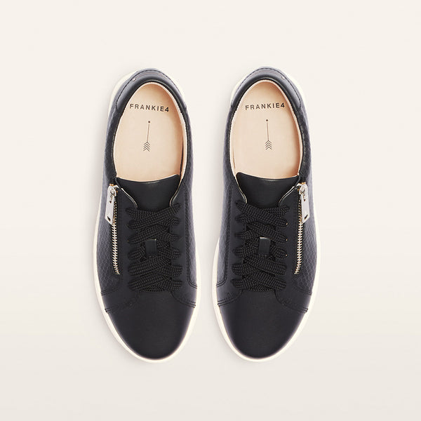 Billie II Black Emboss