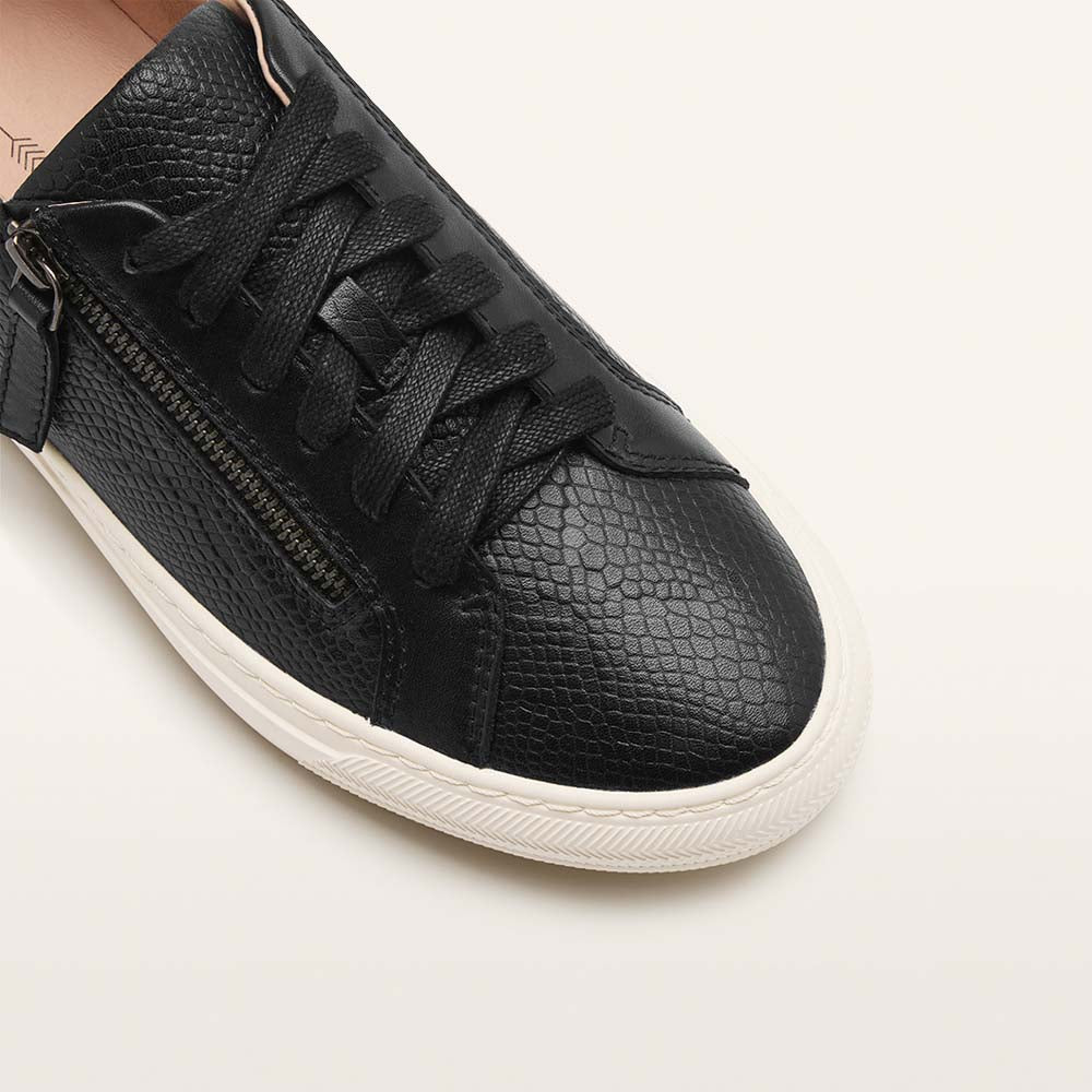 BELLA シュシュ　ブラック　large Billie II Black Emboss Women's Sneaker | FRANKIE4