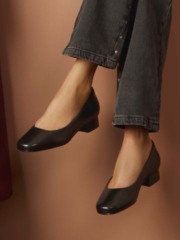 <p><em>Heels</em></p>