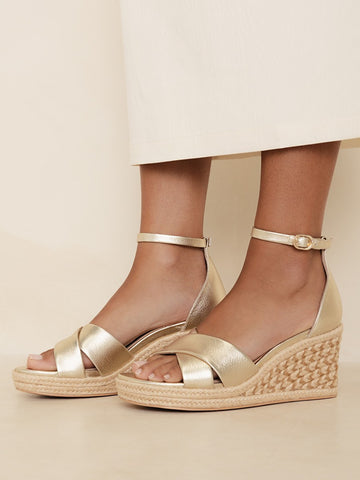<p><em>Heels</em></p>