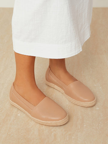<p><em>Flats</em></p>