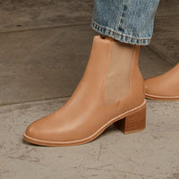 <p>Boots</p>