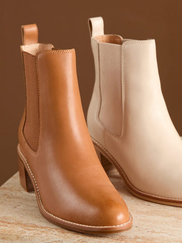 <p><em>Boots</em></p>