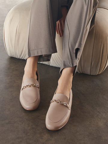 <p><em>Flats</em></p>