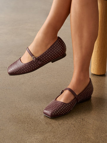 <p><em>Flats</em></p>