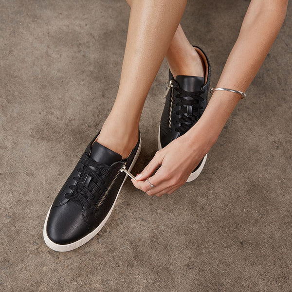 Billie II Black Emboss