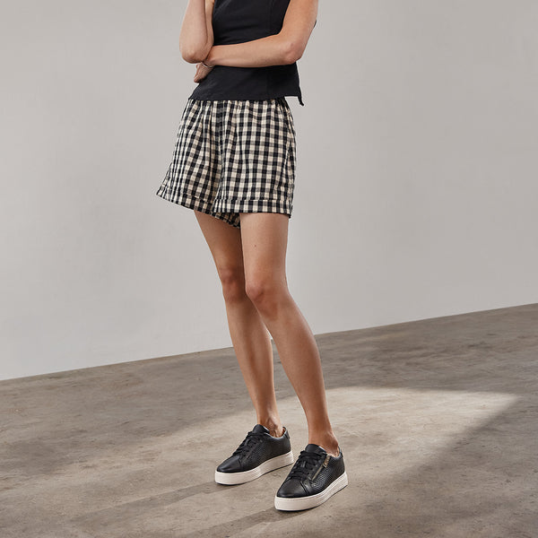 Billie II Black Emboss