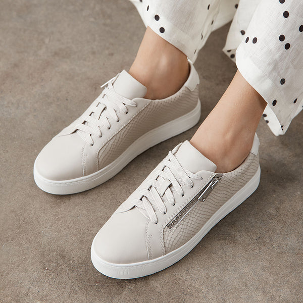 Billie II Bone Grey Emboss