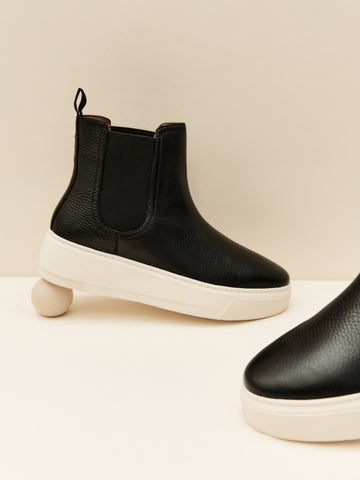 <p><em>Boots</em></p>
