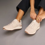 <p>Sneakers</p>