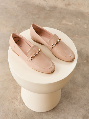<p><em>Flats</em></p>