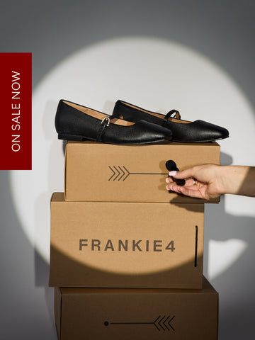 <p><em>Flats</em></p>