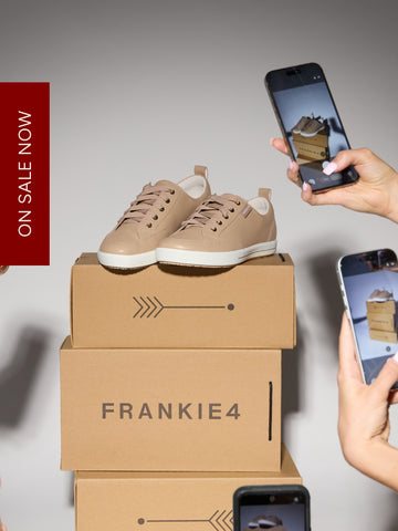 <p><em>Sneakers</em></p>