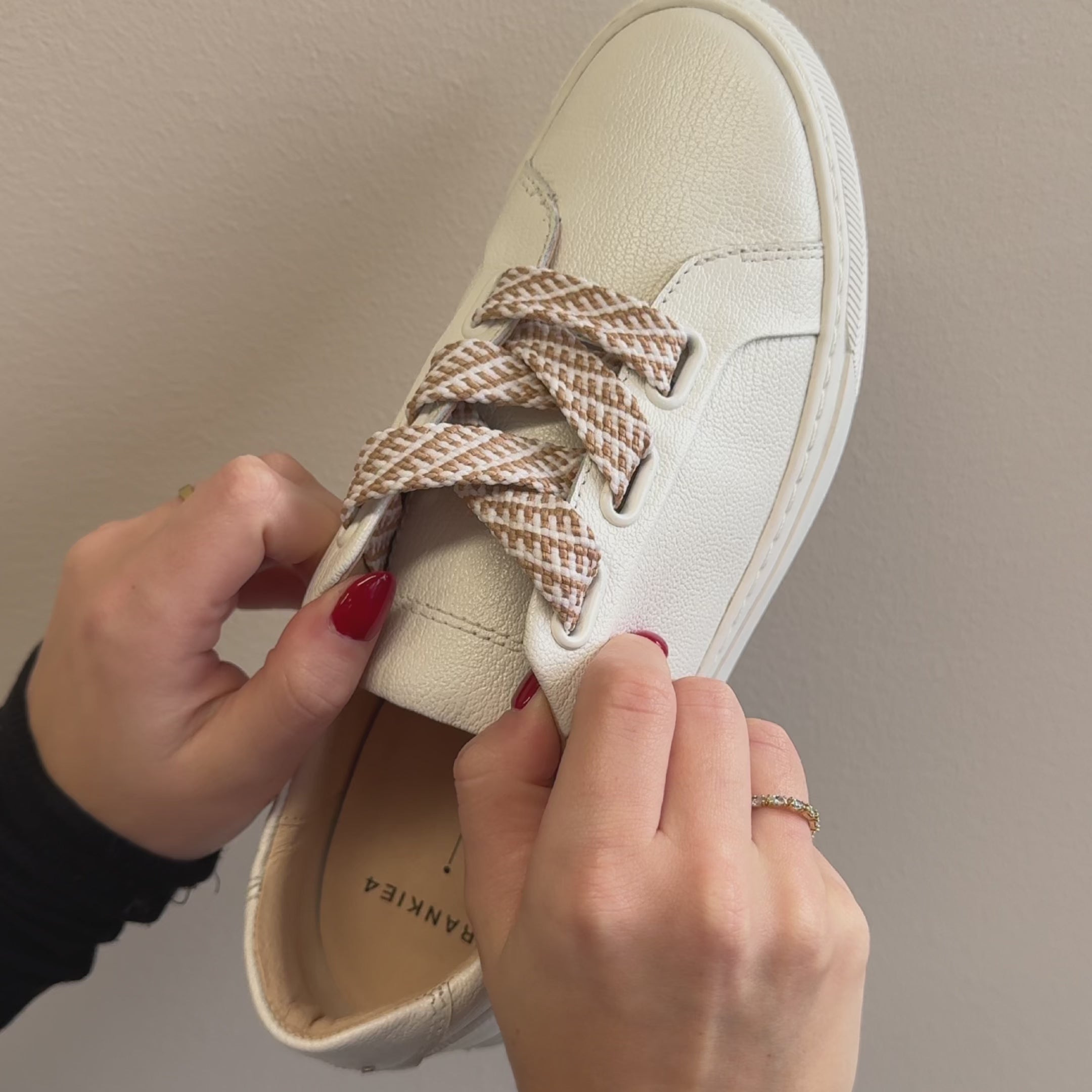 IA マイコーヒーコレクション Mya White Tumbled Women's Sneaker | FRANKIE4